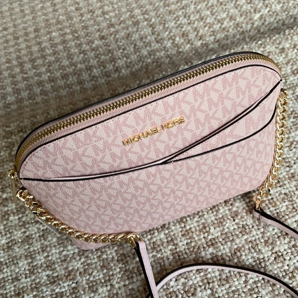 Michael Kors Jet Set Travel Medium Dome Crossbody